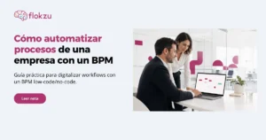 Equipo configura visualmente un proceso automatizado con un BPM no-code